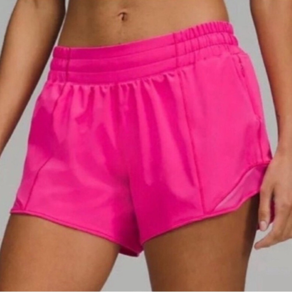 LuluLemon Sonic Pink Hotty Hot Shorts HR 2.5”